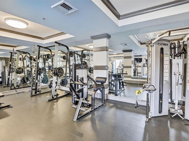 Building Photo - 2421 NE 65th St