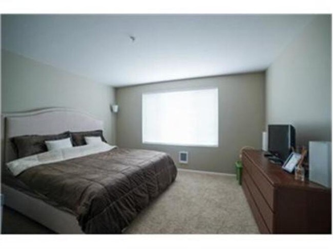 Building Photo - 15720 Manor Way