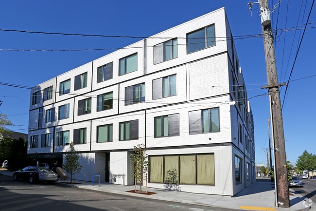 Building Photo - Cassi