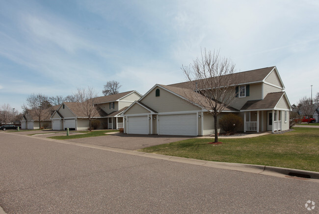 Building Photo - OAK MANOR TOWNHOMES