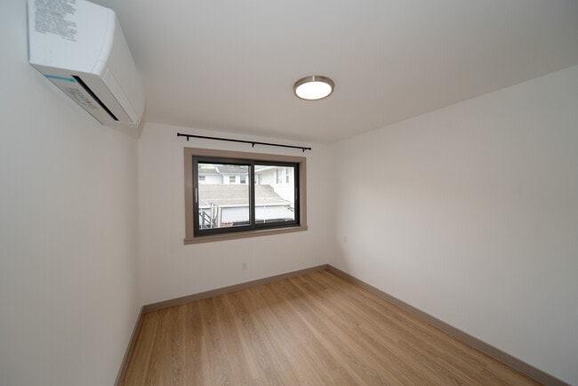 Building Photo - 2056 10th Ave