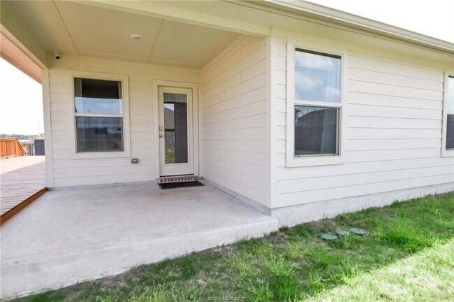 Building Photo - 6375 Darlington Ave