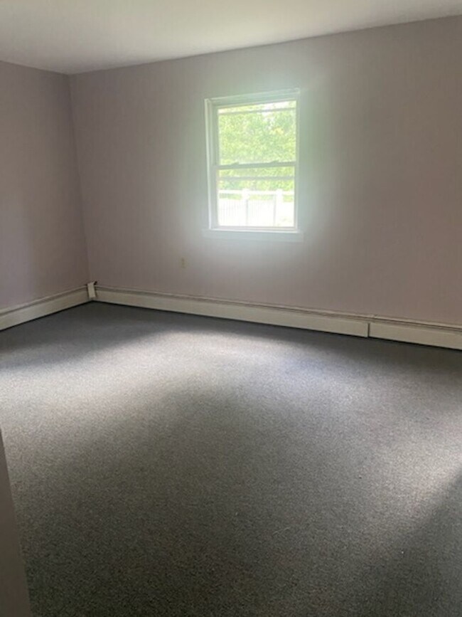 Building Photo - 2 bed 1 bath