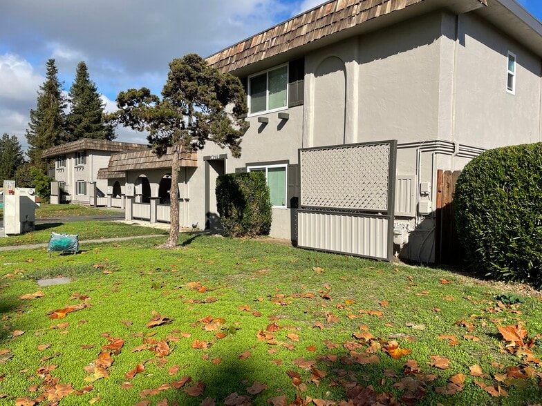 Building Photo - 34770 Perry Rd