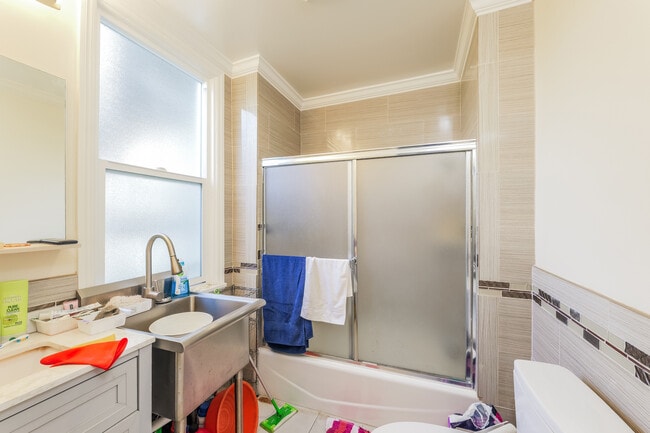 Building Photo - 614 7th Ave