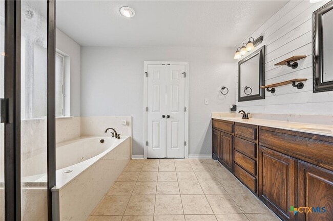 Building Photo - 1704 Dawson Spur