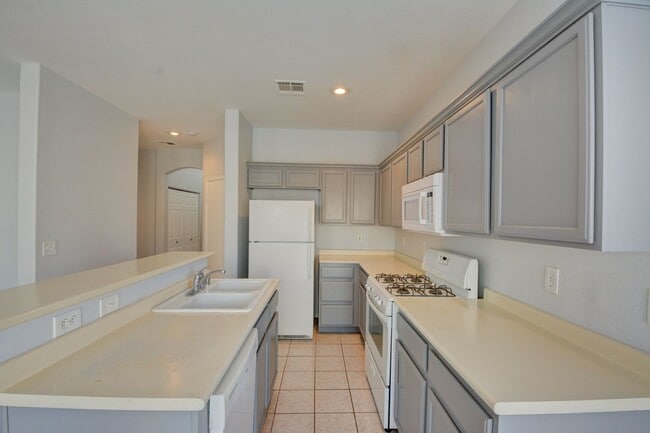 Building Photo - BEAUTIFUL 2 STORY SINGLE FAMILY HOME WITH ...