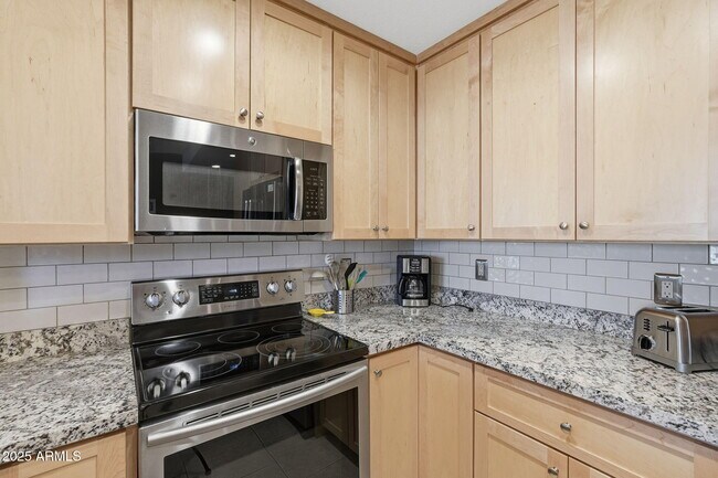 Building Photo - 9708 E Vía Linda