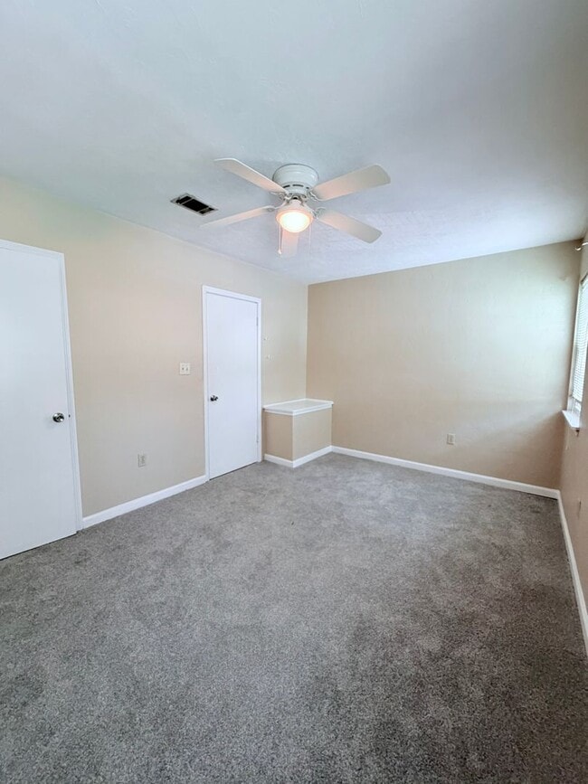 Building Photo - 3705 Aksarben Dr