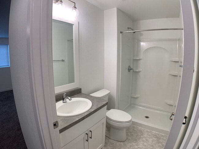 Building Photo - 4 Bed 2 Bath Single Family Home