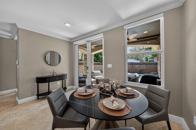 Building Photo - 1215 NE 1st St