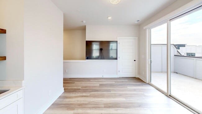 Building Photo - 7017 Louie Ln