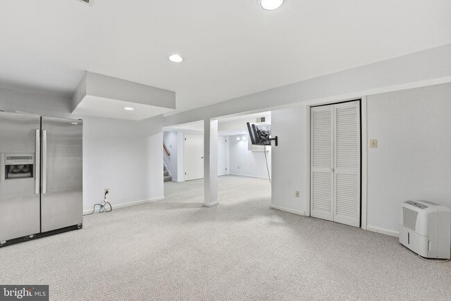 Building Photo - 2419 Claremont Dr