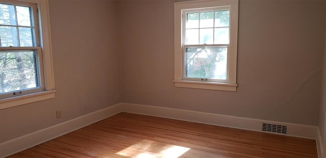 Building Photo - 914 N Chicago Ave