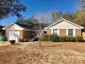 Building Photo - South of I-10!