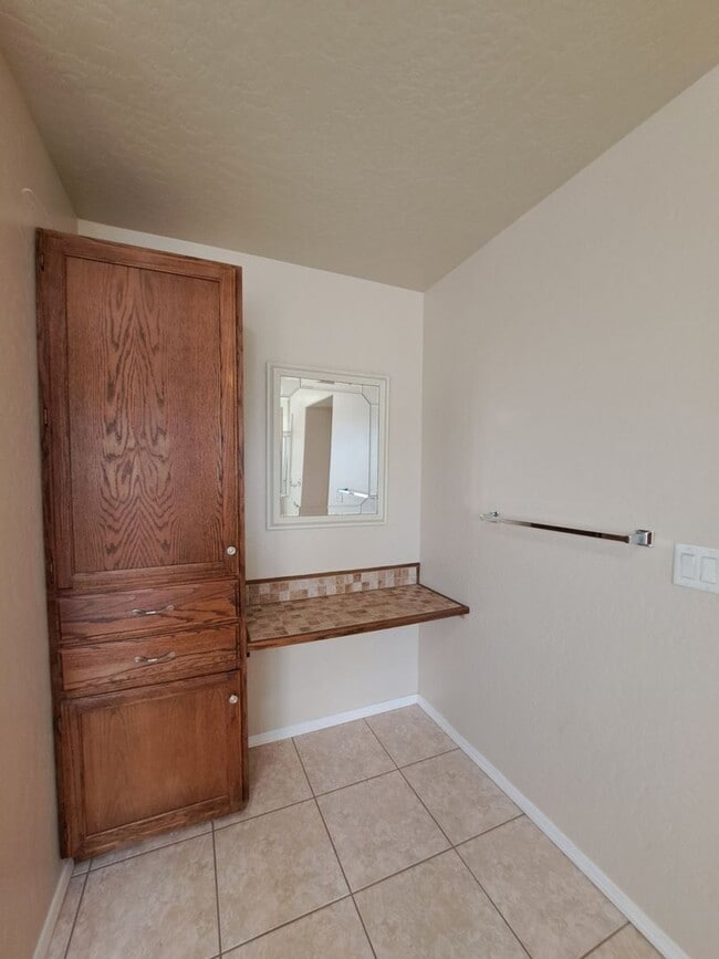 Building Photo - Spacious 2-Story Fresno Home with Bonus Room!