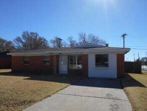 Building Photo - 1202 5th St