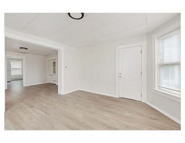 Building Photo - 411 Rathbun St