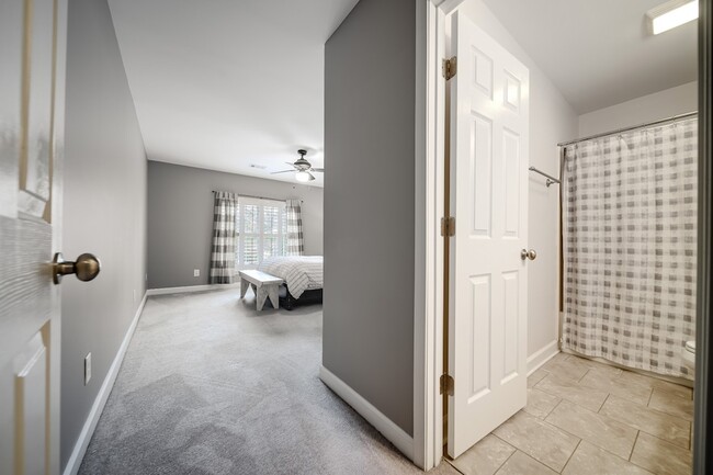 Building Photo - 9813 Albemarle Ln