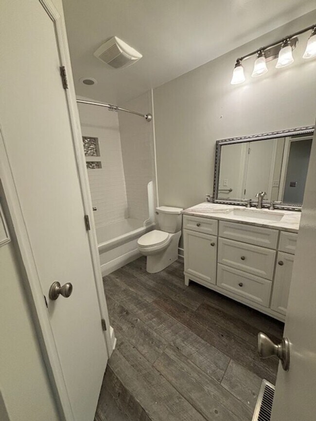 Building Photo - Cape Story by the Sea