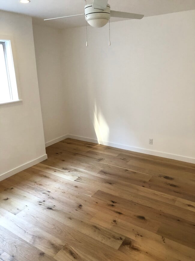 Building Photo - 202 39th St