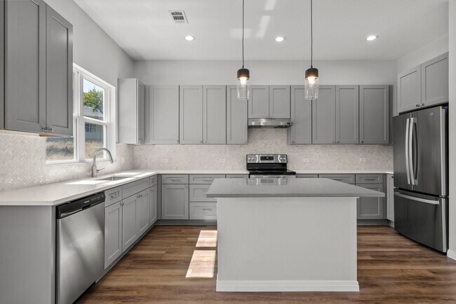 Building Photo - 105 Out Yonder