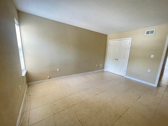 Building Photo - 403 Marshall Ct