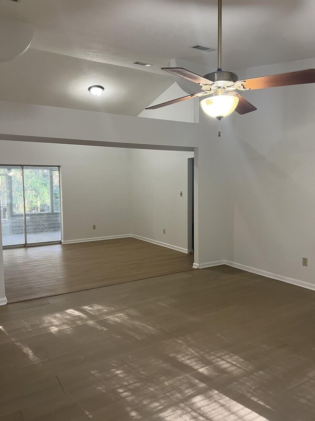 Building Photo - 2733 Masterson Ln