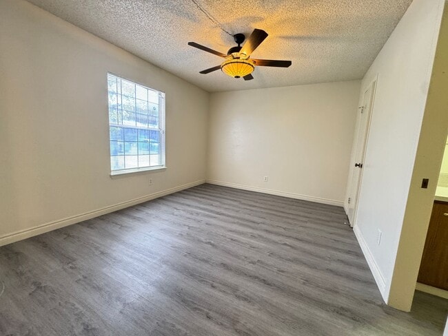 Building Photo - 3823 S Maryland Pkwy
