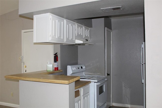 Building Photo - 6001 Reims Rd