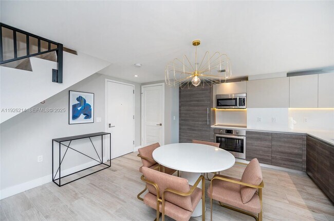 Building Photo - 121 NE 34th St