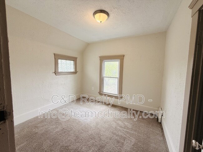 Building Photo - 2115 W 105th St