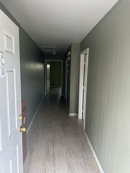 Building Photo - 214 N Chestnut Rd