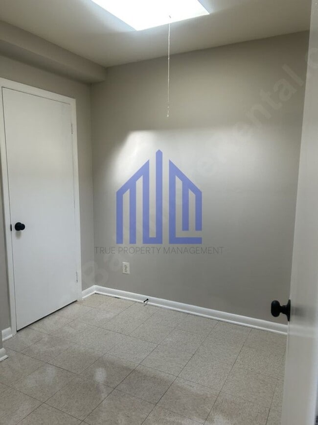 Building Photo - Just Listed in Union Square