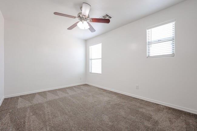 Building Photo - 41298 W Park Hill Dr