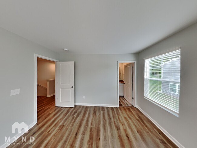 Building Photo - 482 Gray St