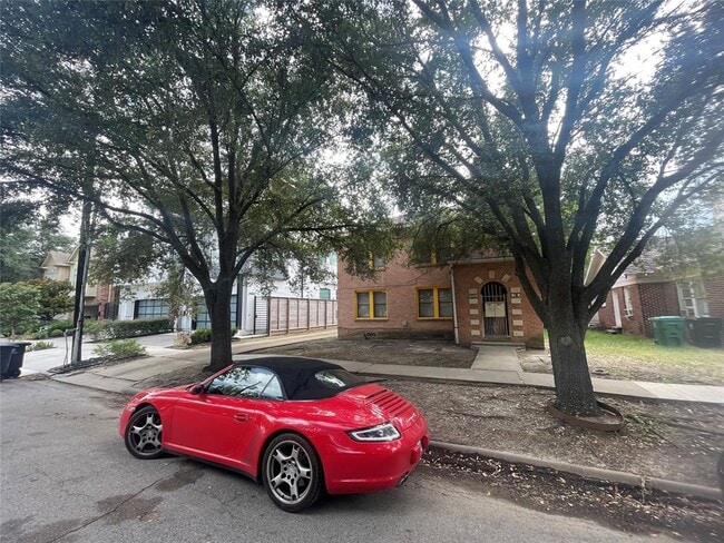 Building Photo - 2406 Brun St