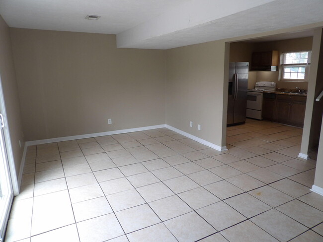 Building Photo - 468 Schenkel Ln