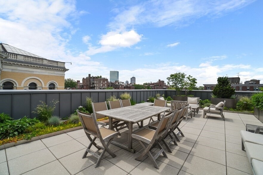 Building Photo - 32 Derne St