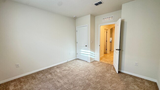 Building Photo - Available NOW! Spacious 4BD/2BA Haven in Villages at Harmony – Your Dream Home Awaits! WASHER & D...