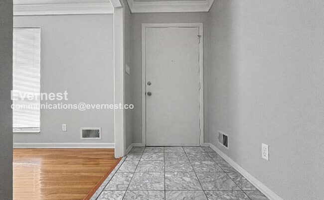 Building Photo - 2 Bed, 2 Bath Home with Garage / Pet-Friendly / Vouchers Accepted / Available Now!