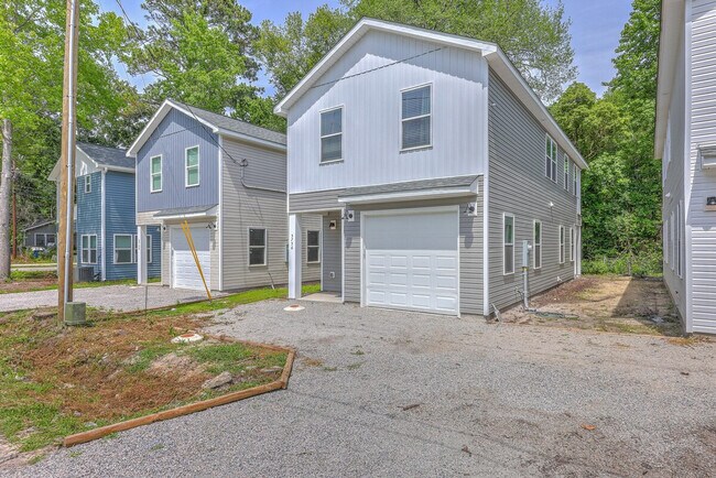 Building Photo - 5754 Pilgrim Ave