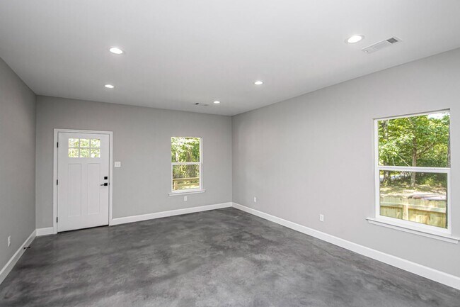 Building Photo - 1621 Wilson Rd