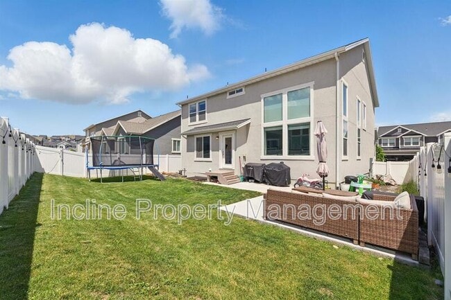 Building Photo - 123 Valcrest Dr