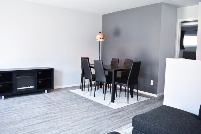 Building Photo - Tam Apartments