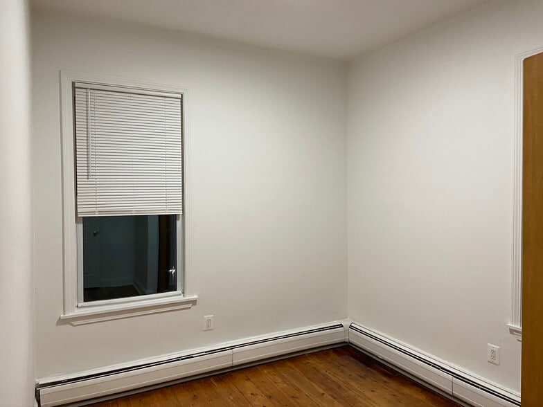 Building Photo - 268 Windsor St