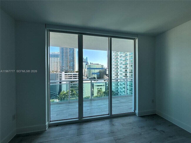Building Photo - 950 Brickell Bay Dr