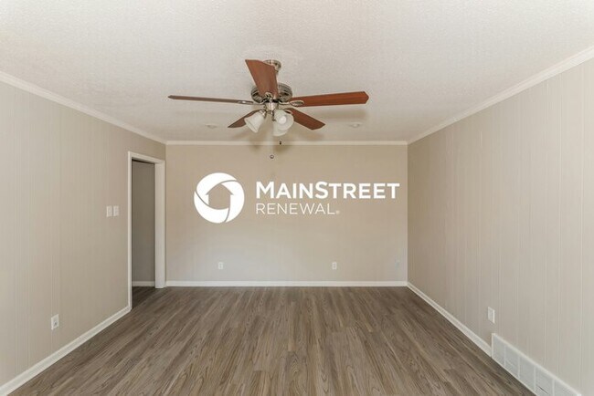Building Photo - 4 Bedroom Pet-Friendly Home in Memphis, TN with Main Street Renewal