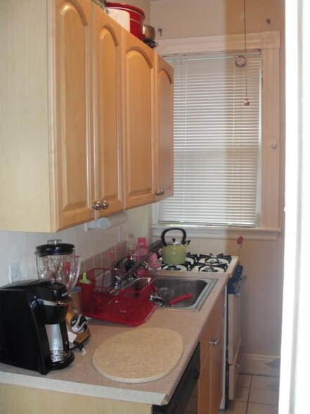 Primary Photo - 16 Glenville Ave
