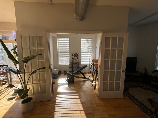 Building Photo - Charming 2BR Unit in Denver